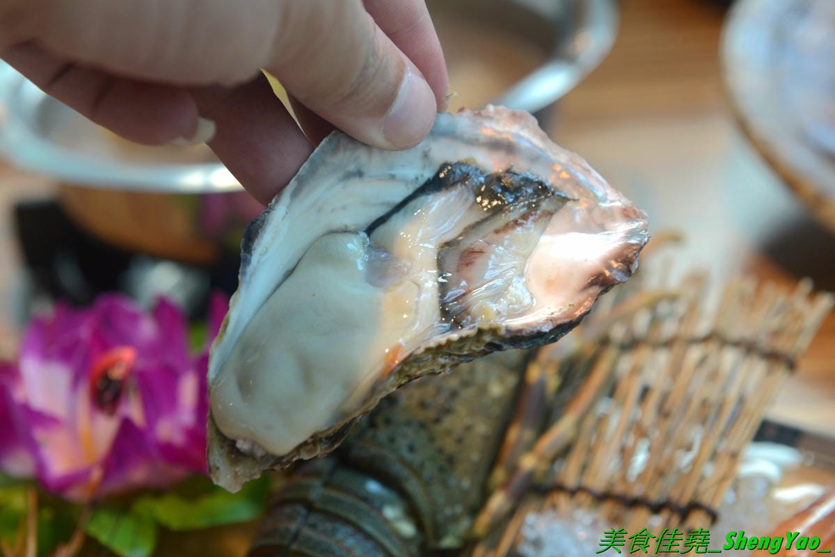 [台中龍井]旭川鱻鍋物 – 台中海線首家活體海鮮蒸氣火鍋,一個人也能吃的蒸氣鍋,特色湯頭均不加價,超多種現撈活體海鮮,平價消費不收服務費,7月底以前用餐打卡分享就免費續肉盤,雙人套餐可續