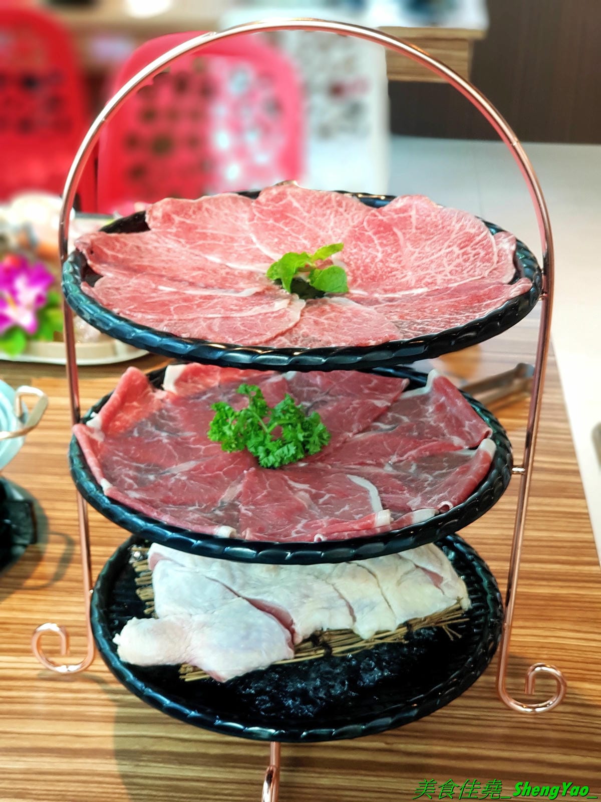 [台中龍井]旭川鱻鍋物 – 台中海線首家活體海鮮蒸氣火鍋,一個人也能吃的蒸氣鍋,特色湯頭均不加價,超多種現撈活體海鮮,平價消費不收服務費,7月底以前用餐打卡分享就免費續肉盤,雙人套餐可續