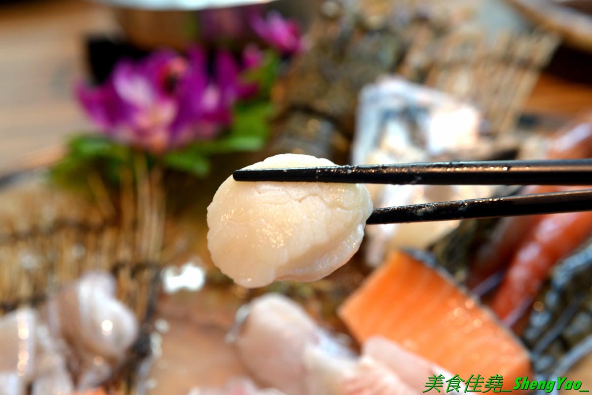 [台中龍井]旭川鱻鍋物 – 台中海線首家活體海鮮蒸氣火鍋,一個人也能吃的蒸氣鍋,特色湯頭均不加價,超多種現撈活體海鮮,平價消費不收服務費,7月底以前用餐打卡分享就免費續肉盤,雙人套餐可續