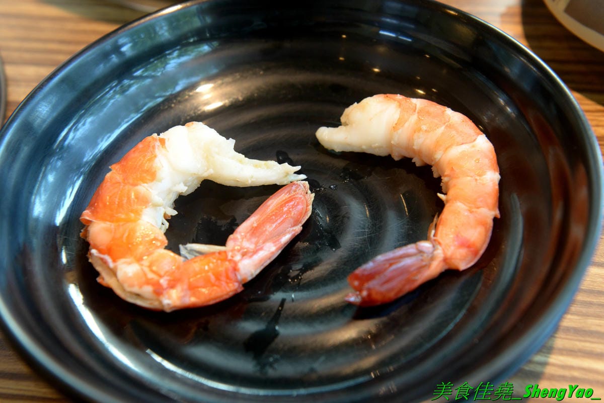 [台中龍井]旭川鱻鍋物 – 台中海線首家活體海鮮蒸氣火鍋,一個人也能吃的蒸氣鍋,特色湯頭均不加價,超多種現撈活體海鮮,平價消費不收服務費,7月底以前用餐打卡分享就免費續肉盤,雙人套餐可續