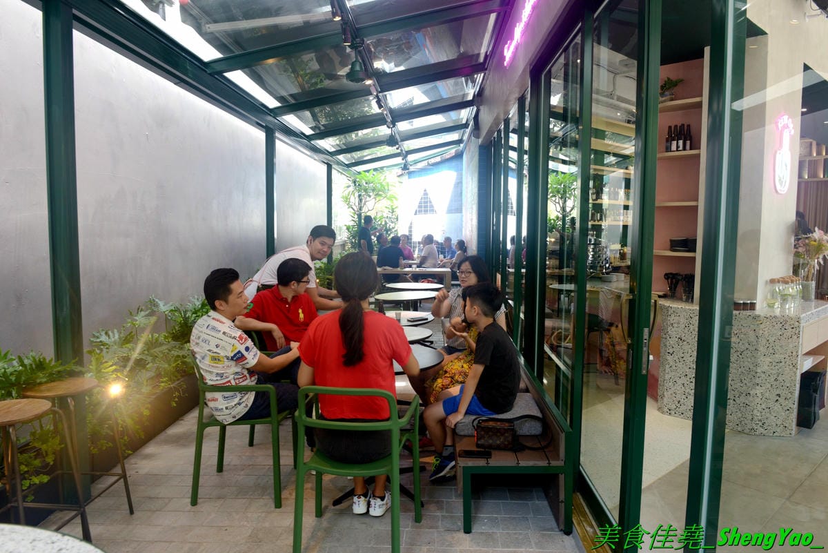 [台中西屯]AULON Concept 澳倫概念 – “憲賣咖啡”新品牌早午餐咖啡店,結合澳洲和倫敦不同的風格氛圍與餐飲,環境舒適好拍,澳式餐點很有創意,酥炸軟殼蟹必點,7/31前全面79折優惠。(已歇業)