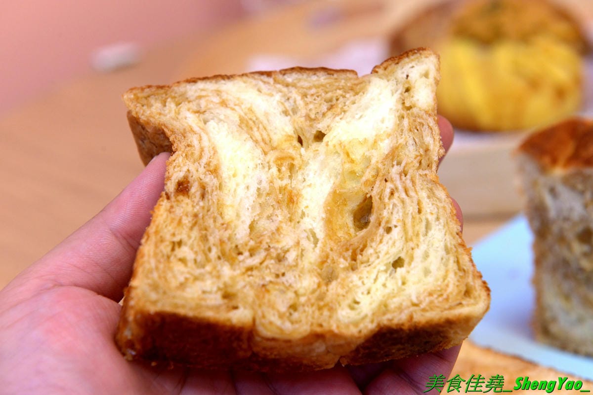 [台中沙鹿]卡布里朵 手作烘焙坊 – 沙鹿3月多開幕的烘焙麵包店,老闆是從大甲裕珍馨出來的,烘焙資歷15年,曾赴日研習還參加過麵包大賽,店家主打歐式麵包,另外也有賣台式麵包和蛋糕小甜點,麵包