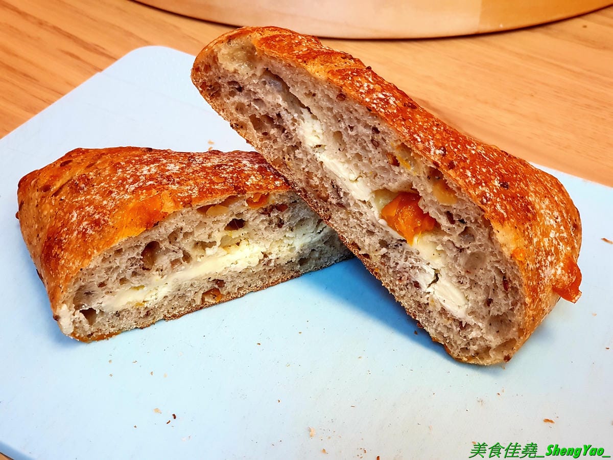 [台中沙鹿]卡布里朵 手作烘焙坊 – 沙鹿3月多開幕的烘焙麵包店,老闆是從大甲裕珍馨出來的,烘焙資歷15年,曾赴日研習還參加過麵包大賽,店家主打歐式麵包,另外也有賣台式麵包和蛋糕小甜點,麵包