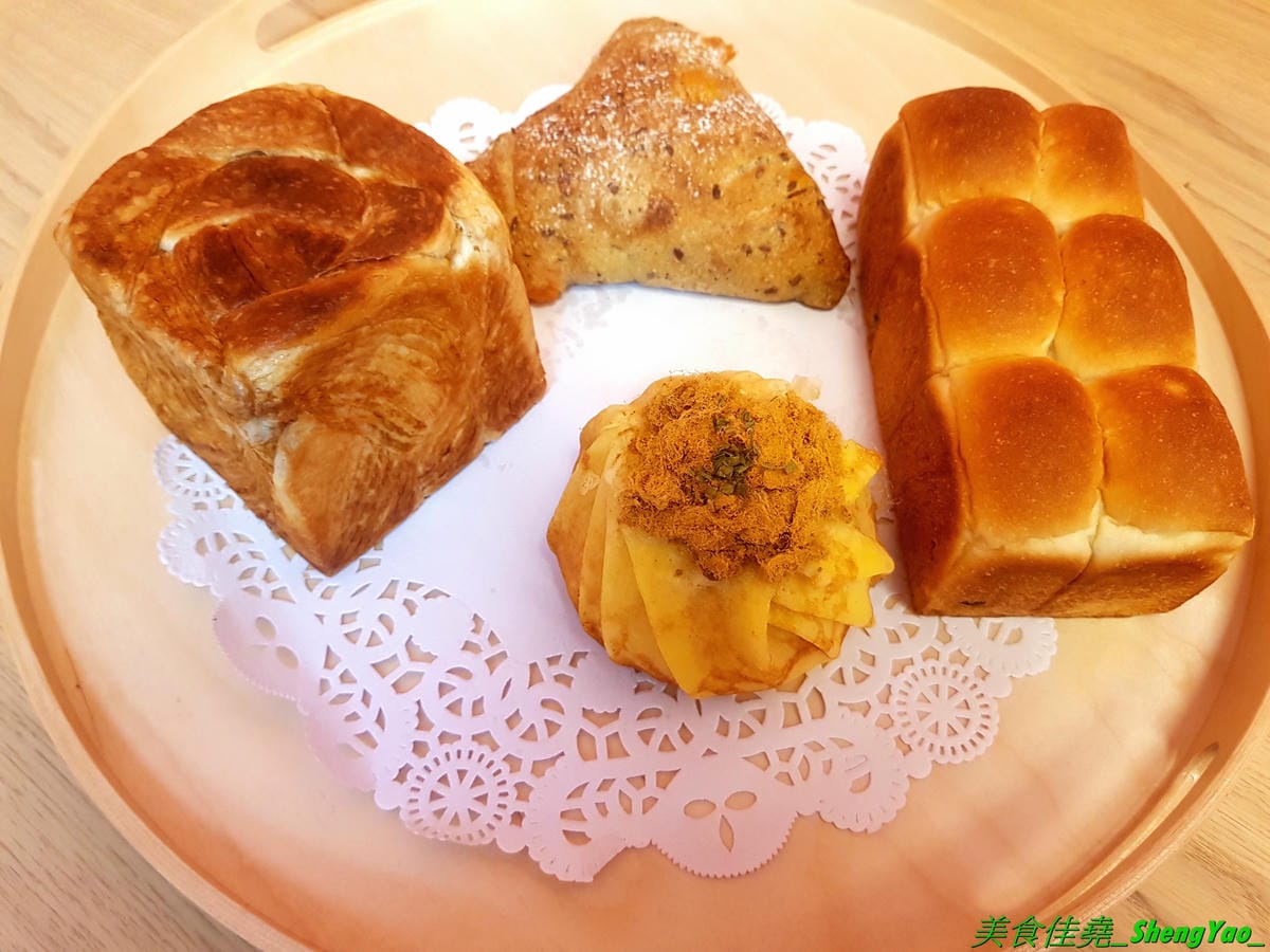 [台中沙鹿]卡布里朵 手作烘焙坊 – 沙鹿3月多開幕的烘焙麵包店,老闆是從大甲裕珍馨出來的,烘焙資歷15年,曾赴日研習還參加過麵包大賽,店家主打歐式麵包,另外也有賣台式麵包和蛋糕小甜點,麵包