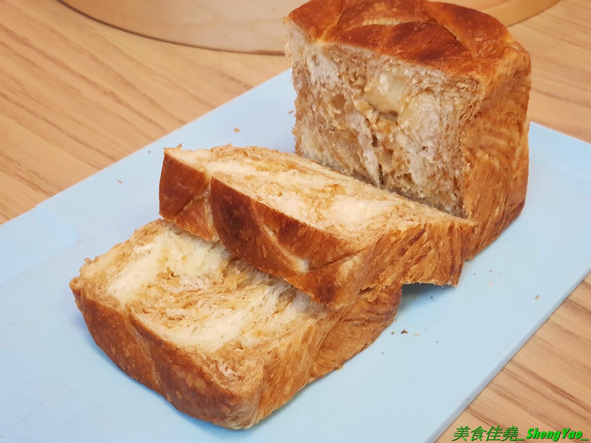 [台中沙鹿]卡布里朵 手作烘焙坊 – 沙鹿3月多開幕的烘焙麵包店,老闆是從大甲裕珍馨出來的,烘焙資歷15年,曾赴日研習還參加過麵包大賽,店家主打歐式麵包,另外也有賣台式麵包和蛋糕小甜點,麵包