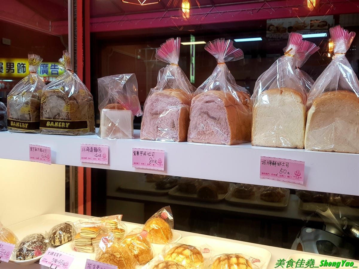 [台中沙鹿]卡布里朵 手作烘焙坊 – 沙鹿3月多開幕的烘焙麵包店,老闆是從大甲裕珍馨出來的,烘焙資歷15年,曾赴日研習還參加過麵包大賽,店家主打歐式麵包,另外也有賣台式麵包和蛋糕小甜點,麵包