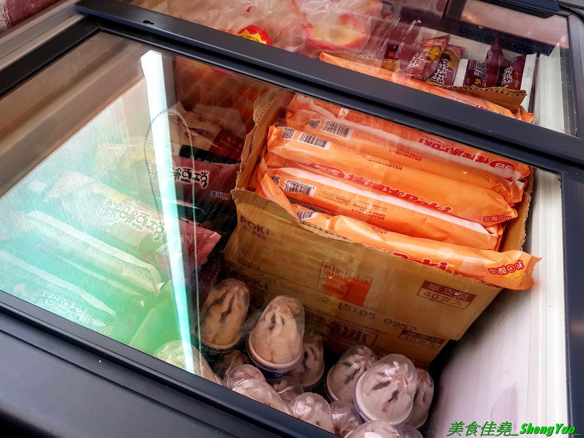 [台中西屯]九牛一鍋燒烤吃到飽 – 台中首間結合迴轉火鍋與燒烤的吃到飽餐廳,想吃啥自己拿,一個人吃也適合,肉品、海鮮食材新鮮,冰品誇張豐富,16種口味明治冰淇淋加上數十種冰棒雪糕甜筒,吃