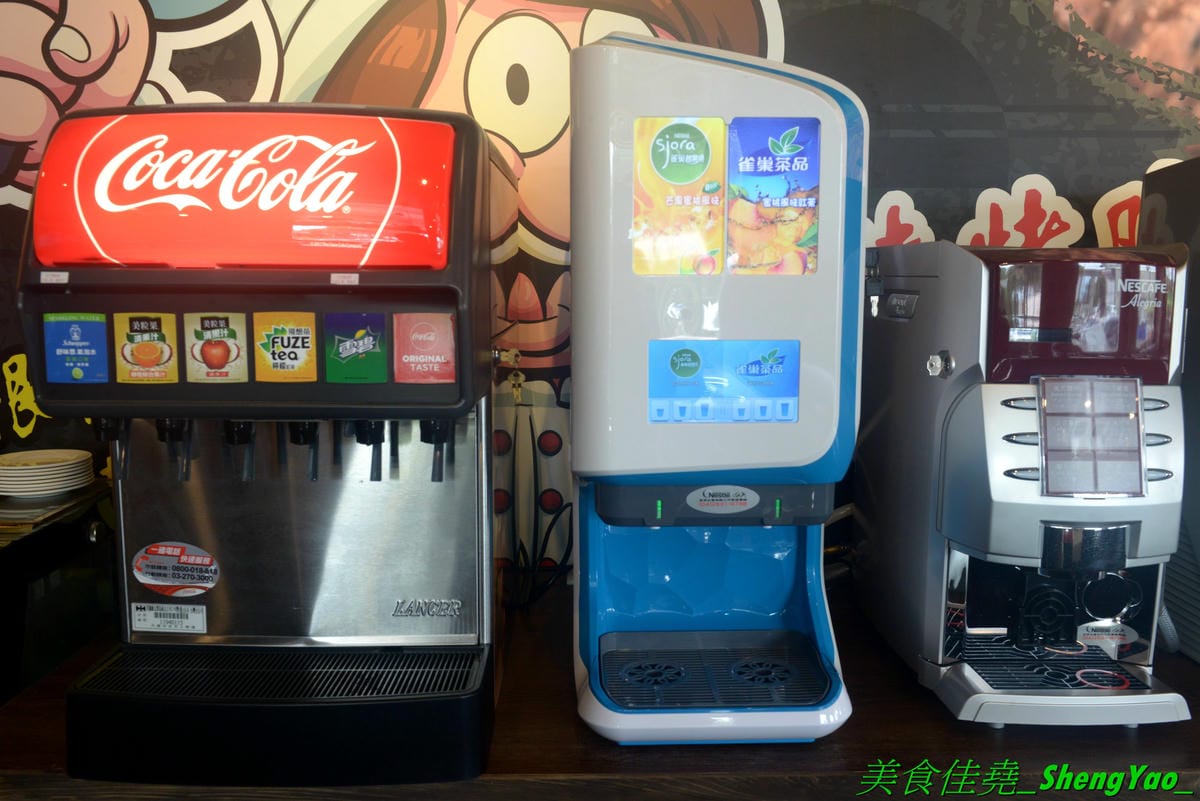 [台中西屯]九牛一鍋燒烤吃到飽 – 台中首間結合迴轉火鍋與燒烤的吃到飽餐廳,想吃啥自己拿,一個人吃也適合,肉品、海鮮食材新鮮,冰品誇張豐富,16種口味明治冰淇淋加上數十種冰棒雪糕甜筒,吃