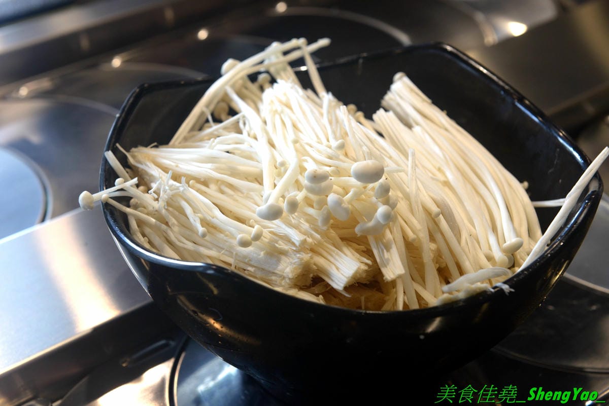 [台中西屯]九牛一鍋燒烤吃到飽 – 台中首間結合迴轉火鍋與燒烤的吃到飽餐廳,想吃啥自己拿,一個人吃也適合,肉品、海鮮食材新鮮,冰品誇張豐富,16種口味明治冰淇淋加上數十種冰棒雪糕甜筒,吃