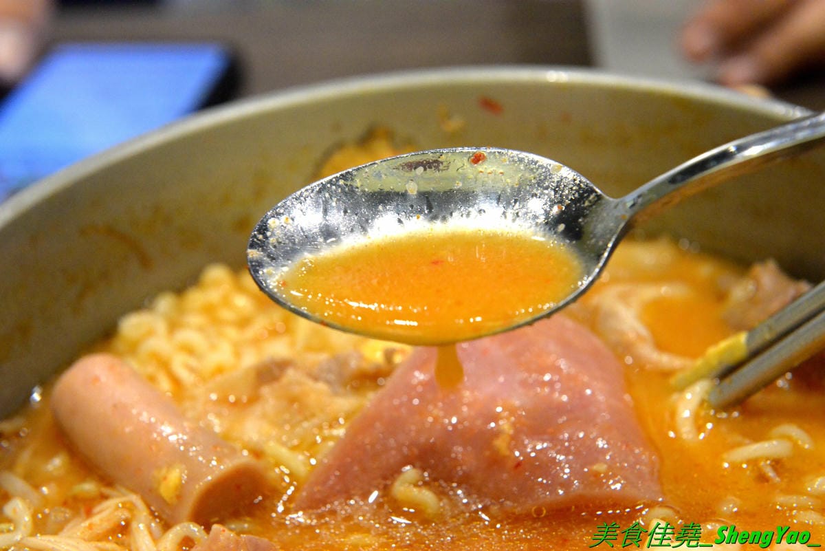 [台中清水]瑪西所 清水店 – 清水市區也吃得到平價韓式料理了,口味不俗,加麵加飯免費,內用還有冷飲、冰沙、冰淇淋無限享用,可爾必思蔬果口味超好喝啊附近就是時代影城,看電影前吃飯地方又