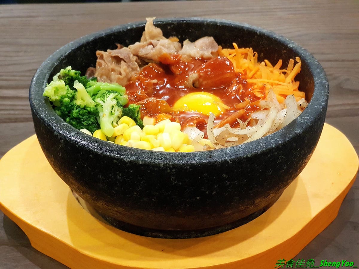 [台中清水]瑪西所 清水店 – 清水市區也吃得到平價韓式料理了,口味不俗,加麵加飯免費,內用還有冷飲、冰沙、冰淇淋無限享用,可爾必思蔬果口味超好喝啊附近就是時代影城,看電影前吃飯地方又