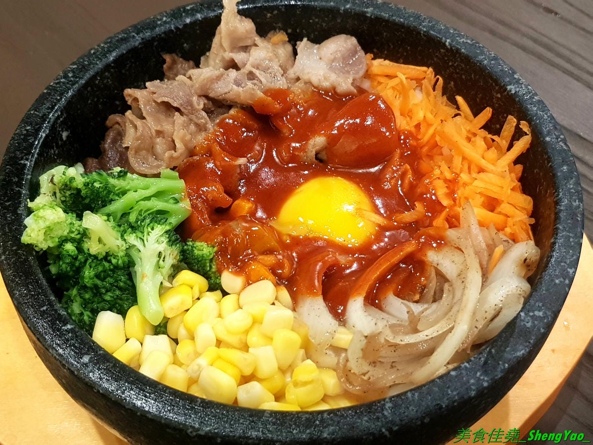 [台中清水]瑪西所 清水店 – 清水市區也吃得到平價韓式料理了,口味不俗,加麵加飯免費,內用還有冷飲、冰沙、冰淇淋無限享用,可爾必思蔬果口味超好喝啊附近就是時代影城,看電影前吃飯地方又