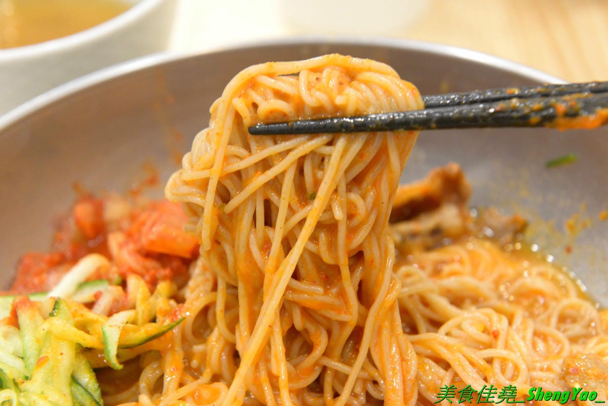 [台中西屯]艾來佳 韓式料理廚房 – 台中另類早午餐,一大早就能吃到韓國料理,老闆娘是韓國人,食材也是來自韓國,口味道地,銅板價位,餐點份量充足,大推韓式牛骨湯郭、韓式蔬菜拌飯,目前店家周