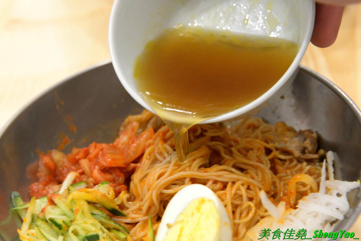 [台中西屯]艾來佳 韓式料理廚房 – 台中另類早午餐,一大早就能吃到韓國料理,老闆娘是韓國人,食材也是來自韓國,口味道地,銅板價位,餐點份量充足,大推韓式牛骨湯郭、韓式蔬菜拌飯,目前店家周