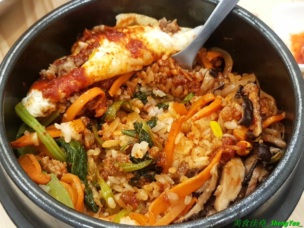 [台中西屯]艾來佳 韓式料理廚房 – 台中另類早午餐,一大早就能吃到韓國料理,老闆娘是韓國人,食材也是來自韓國,口味道地,銅板價位,餐點份量充足,大推韓式牛骨湯郭、韓式蔬菜拌飯,目前店家周