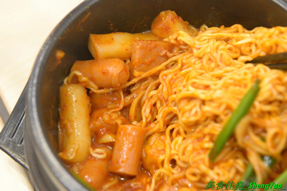 [台中西屯]艾來佳 韓式料理廚房 – 台中另類早午餐,一大早就能吃到韓國料理,老闆娘是韓國人,食材也是來自韓國,口味道地,銅板價位,餐點份量充足,大推韓式牛骨湯郭、韓式蔬菜拌飯,目前店家周
