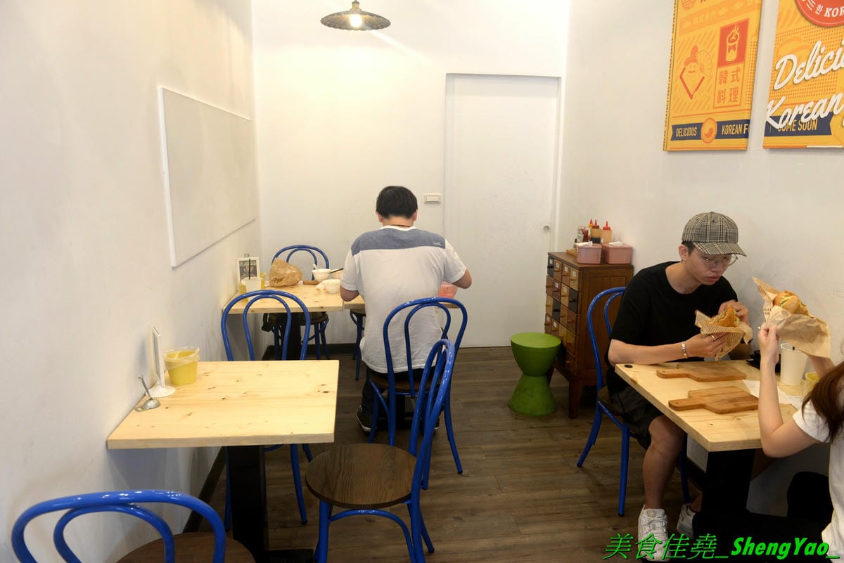 [台中西屯]艾來佳 韓式料理廚房 – 台中另類早午餐,一大早就能吃到韓國料理,老闆娘是韓國人,食材也是來自韓國,口味道地,銅板價位,餐點份量充足,大推韓式牛骨湯郭、韓式蔬菜拌飯,目前店家周