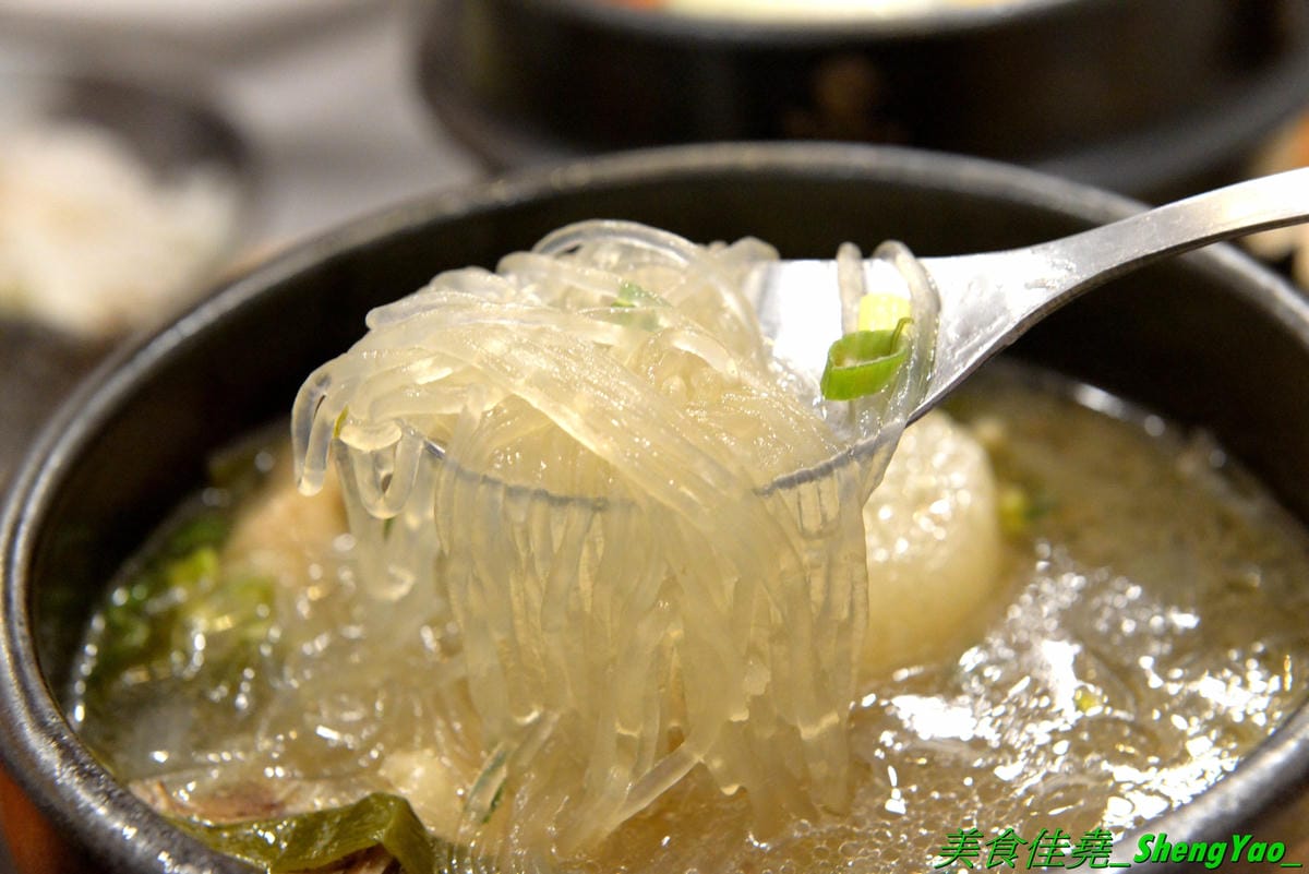 [台中西屯]艾來佳 韓式料理廚房 – 台中另類早午餐,一大早就能吃到韓國料理,老闆娘是韓國人,食材也是來自韓國,口味道地,銅板價位,餐點份量充足,大推韓式牛骨湯郭、韓式蔬菜拌飯,目前店家周