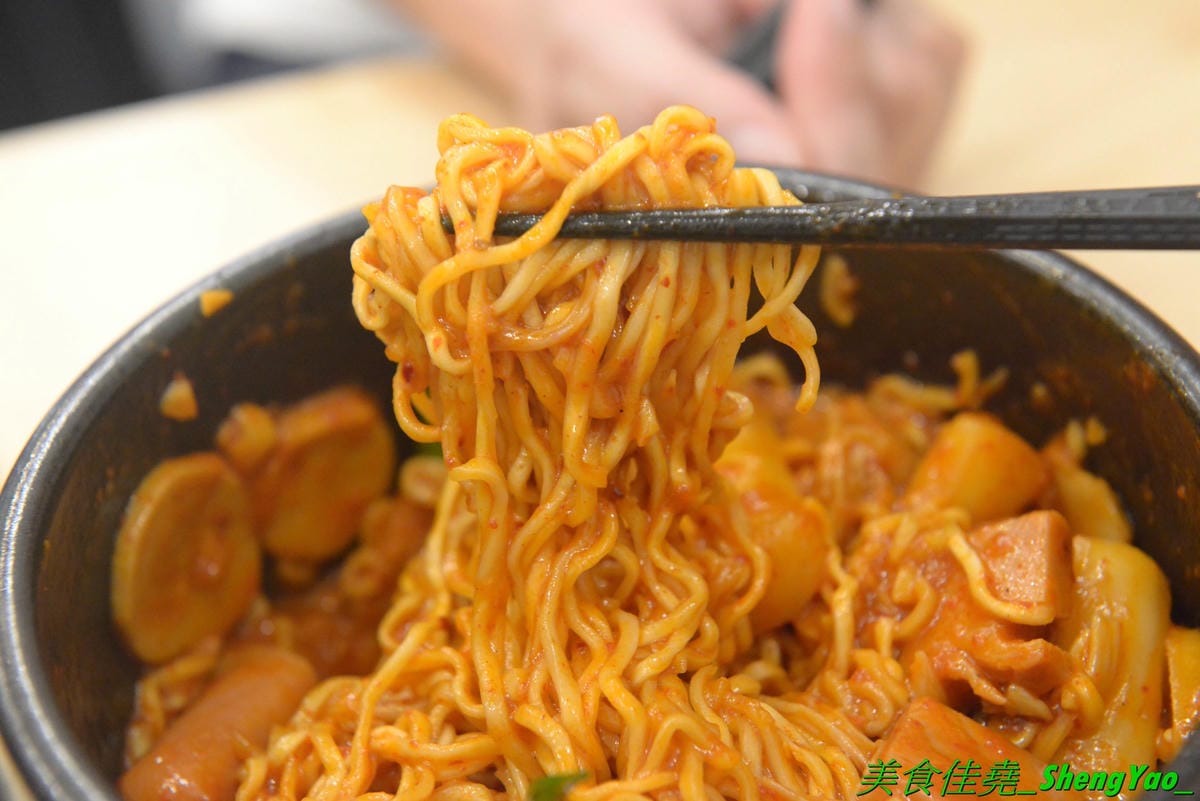 [台中西屯]艾來佳 韓式料理廚房 – 台中另類早午餐,一大早就能吃到韓國料理,老闆娘是韓國人,食材也是來自韓國,口味道地,銅板價位,餐點份量充足,大推韓式牛骨湯郭、韓式蔬菜拌飯,目前店家周