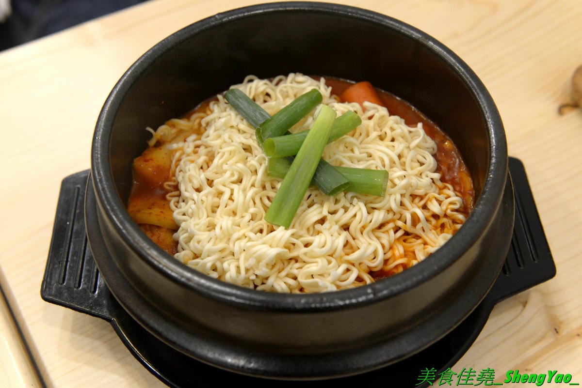 [台中西屯]艾來佳 韓式料理廚房 – 台中另類早午餐,一大早就能吃到韓國料理,老闆娘是韓國人,食材也是來自韓國,口味道地,銅板價位,餐點份量充足,大推韓式牛骨湯郭、韓式蔬菜拌飯,目前店家周