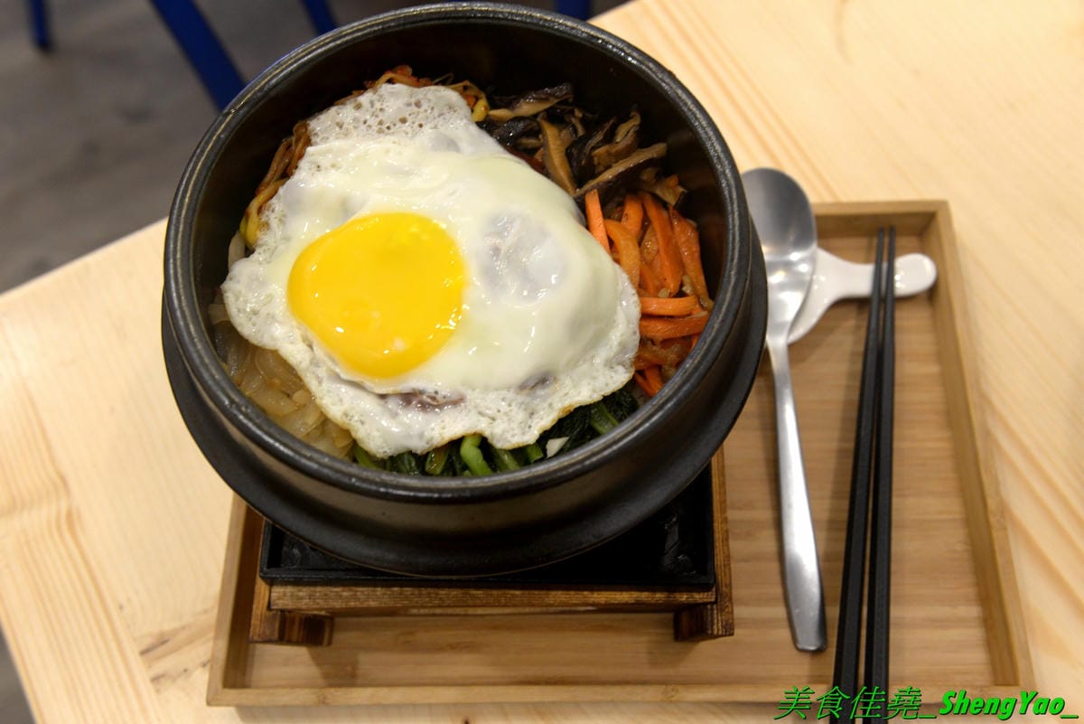 [台中西屯]艾來佳 韓式料理廚房 – 台中另類早午餐,一大早就能吃到韓國料理,老闆娘是韓國人,食材也是來自韓國,口味道地,銅板價位,餐點份量充足,大推韓式牛骨湯郭、韓式蔬菜拌飯,目前店家周