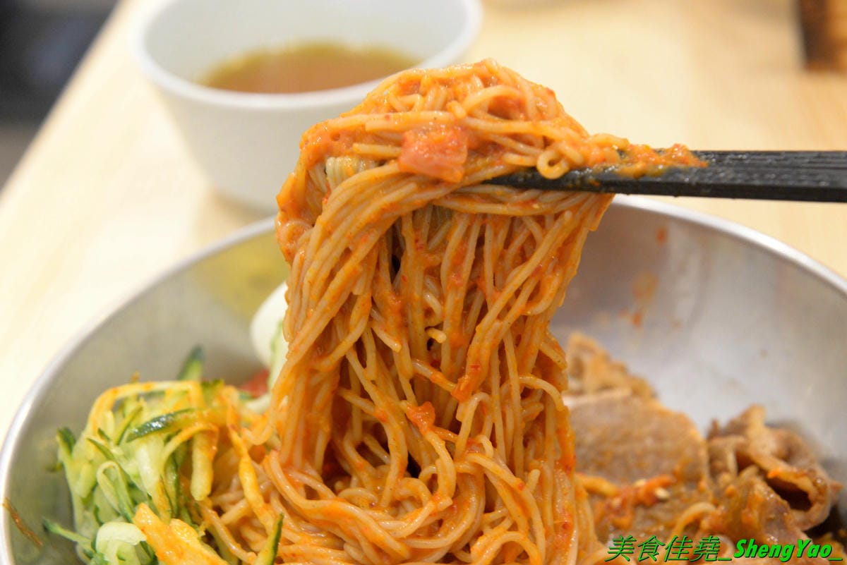 [台中西屯]艾來佳 韓式料理廚房 – 台中另類早午餐,一大早就能吃到韓國料理,老闆娘是韓國人,食材也是來自韓國,口味道地,銅板價位,餐點份量充足,大推韓式牛骨湯郭、韓式蔬菜拌飯,目前店家周