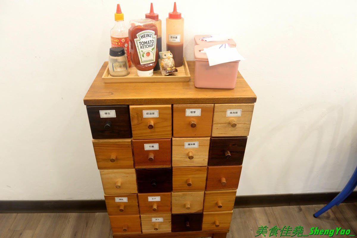 [台中西屯]艾來佳 韓式料理廚房 – 台中另類早午餐,一大早就能吃到韓國料理,老闆娘是韓國人,食材也是來自韓國,口味道地,銅板價位,餐點份量充足,大推韓式牛骨湯郭、韓式蔬菜拌飯,目前店家周