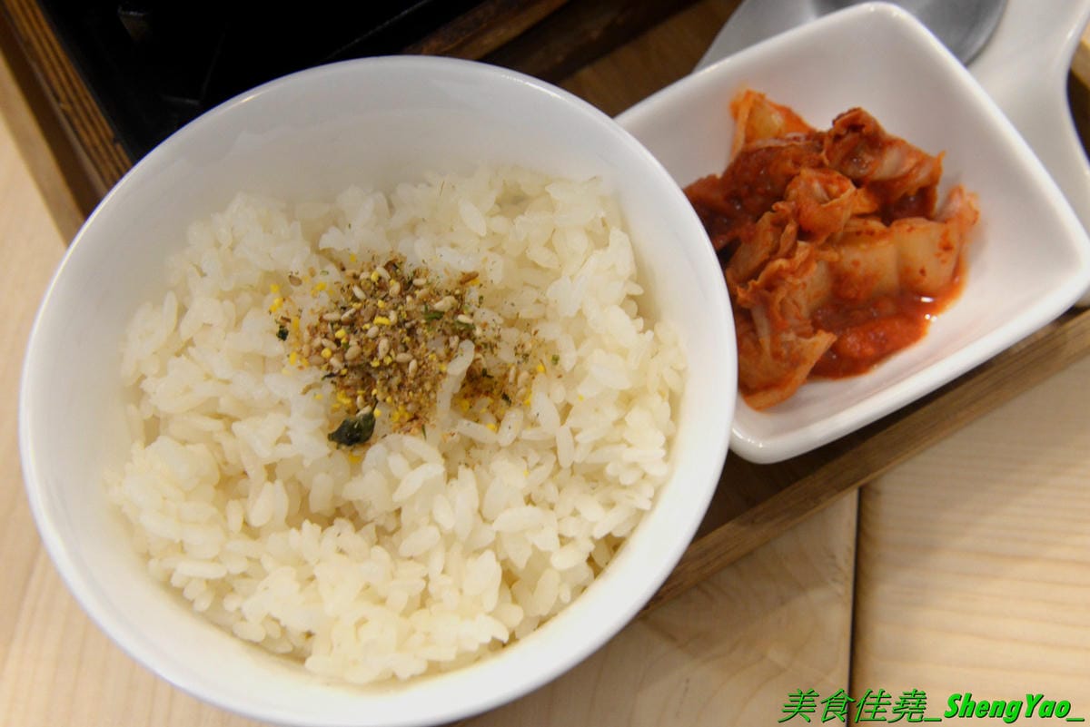 [台中西屯]艾來佳 韓式料理廚房 – 台中另類早午餐,一大早就能吃到韓國料理,老闆娘是韓國人,食材也是來自韓國,口味道地,銅板價位,餐點份量充足,大推韓式牛骨湯郭、韓式蔬菜拌飯,目前店家周