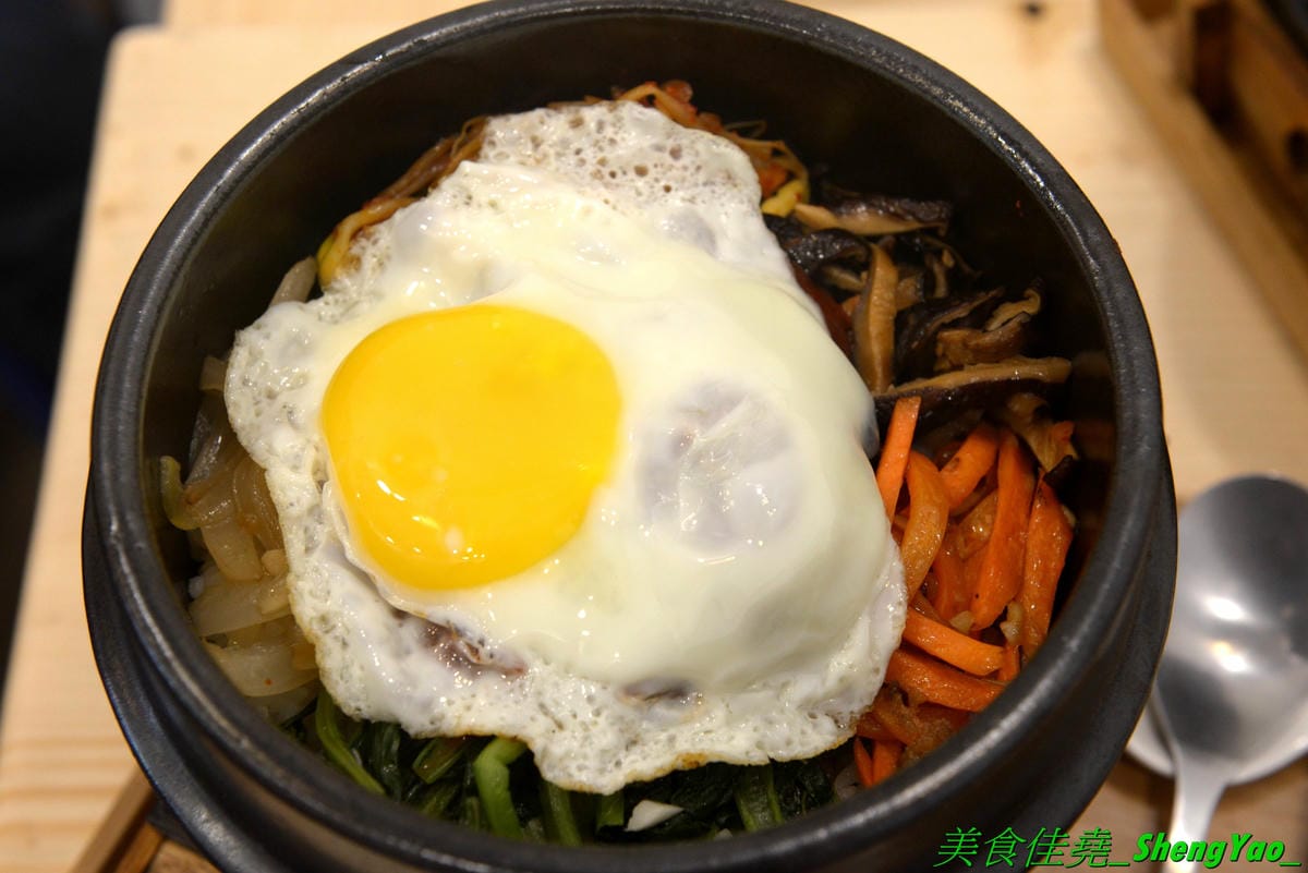 [台中西屯]艾來佳 韓式料理廚房 – 台中另類早午餐,一大早就能吃到韓國料理,老闆娘是韓國人,食材也是來自韓國,口味道地,銅板價位,餐點份量充足,大推韓式牛骨湯郭、韓式蔬菜拌飯,目前店家周