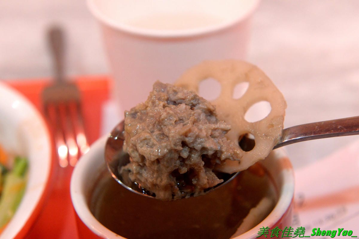 [台中北區]猪角 – 台中新開的豬腳飯專賣店,閩南口味,古法滷汁滷製,且不隔夜現滷,不吃豬腳的也有雞排、椒麻雞可以點,百元左右價格,口味不錯,裝潢很有特色,以豬為主題,店內店內到處都看得到