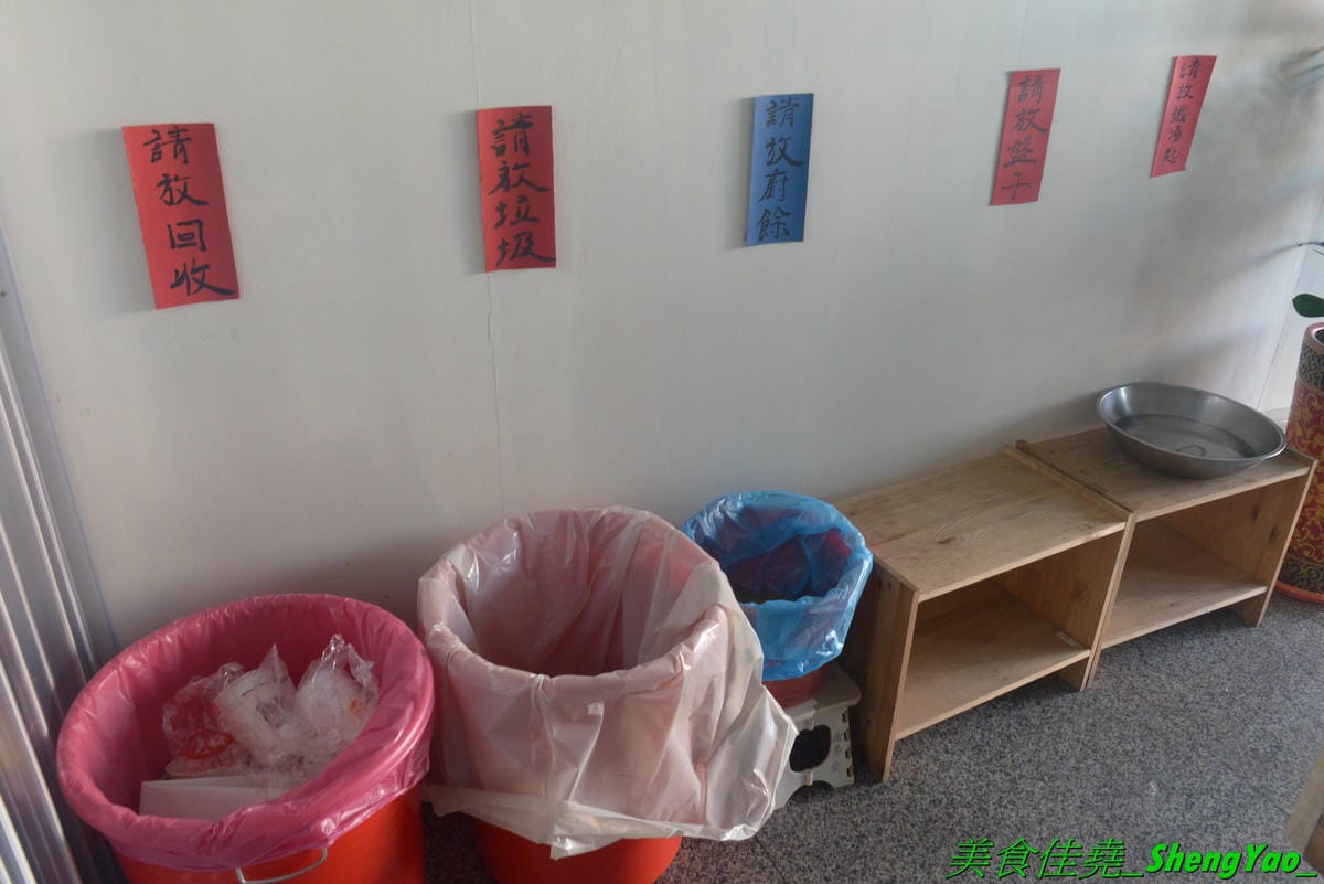 [台中清水]省清中福利社 – 50年前清水高中內福利社小吃傳承下來的好味道,無數清水學子們的回憶,餐點看似普通但挺好吃的且不添加味素,肉燥飯、切仔麵、貢丸湯都推,銅板價位超便宜,還有賣咖