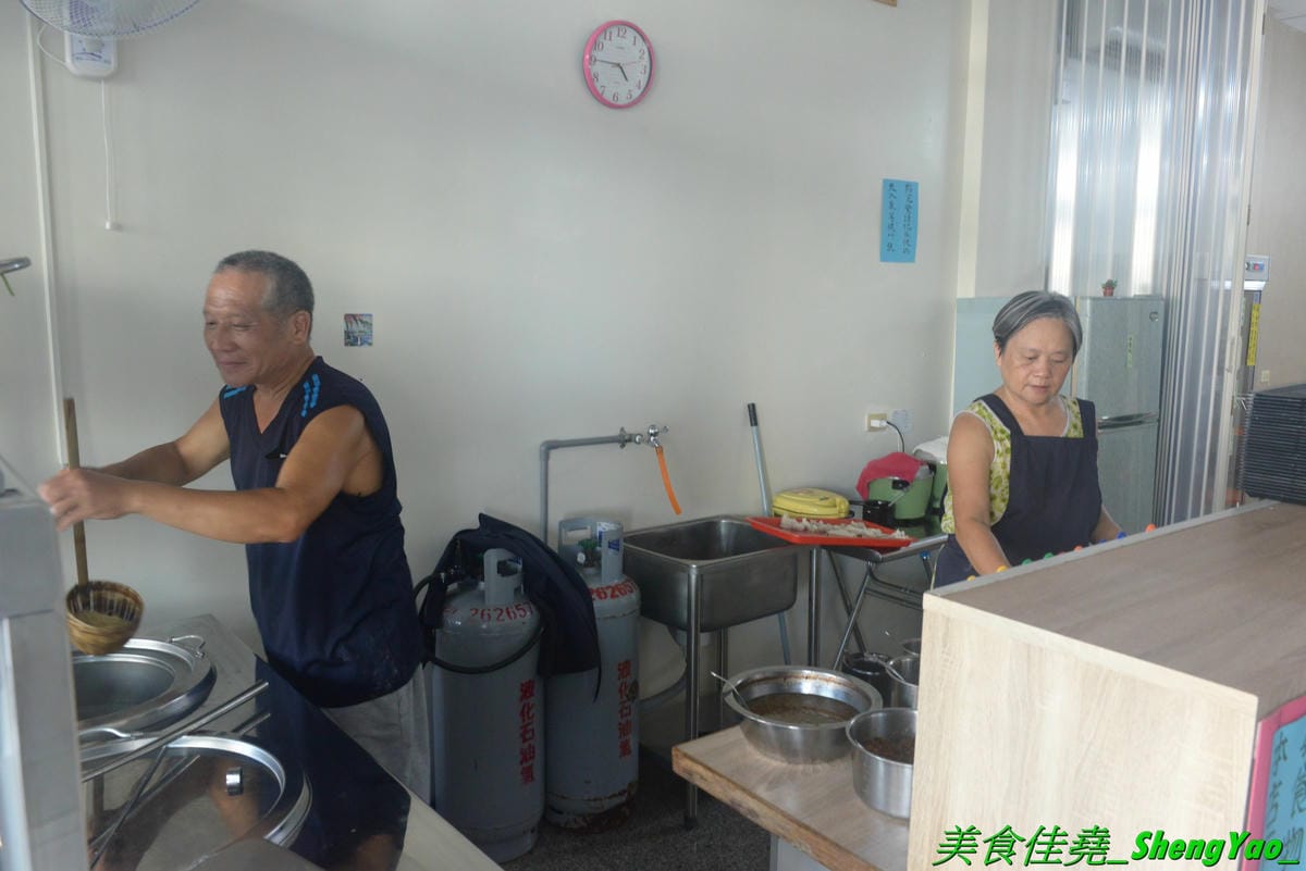 [台中清水]省清中福利社 – 50年前清水高中內福利社小吃傳承下來的好味道,無數清水學子們的回憶,餐點看似普通但挺好吃的且不添加味素,肉燥飯、切仔麵、貢丸湯都推,銅板價位超便宜,還有賣咖