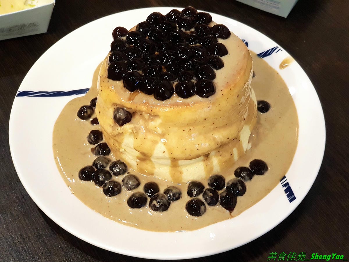 [台中龍井]MAGMA美格瑪半熟起司專賣 東海店 – 來自台南的知名甜點店,日本超夯熔岩起司塔在東海商圈也吃得到,另外店家還有賣王子神谷的舒芙蕾厚鬆餅,想吃他們家鬆餅不用特地到市區,東海商圈