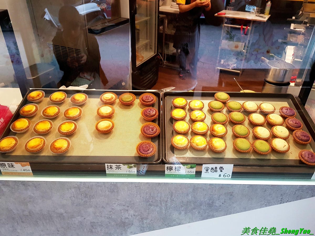 [台中龍井]MAGMA美格瑪半熟起司專賣 東海店 – 來自台南的知名甜點店,日本超夯熔岩起司塔在東海商圈也吃得到,另外店家還有賣王子神谷的舒芙蕾厚鬆餅,想吃他們家鬆餅不用特地到市區,東海商圈