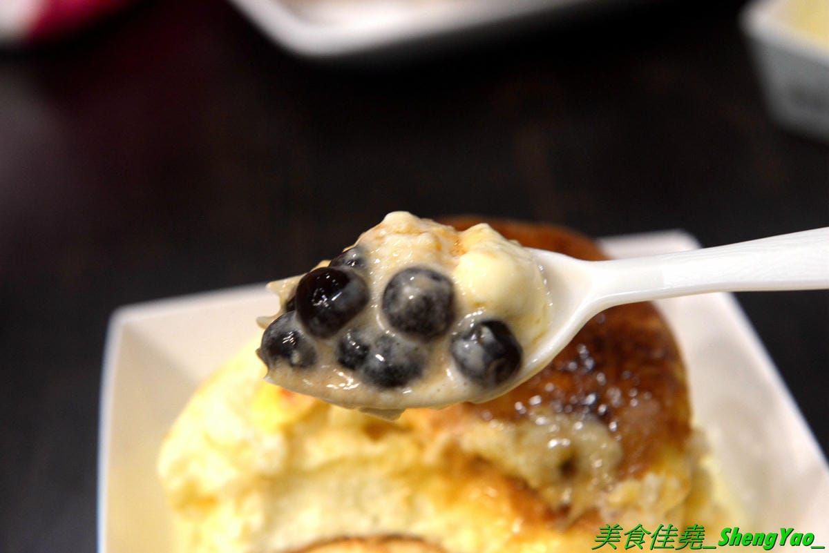 [台中龍井]MAGMA美格瑪半熟起司專賣 東海店 – 來自台南的知名甜點店,日本超夯熔岩起司塔在東海商圈也吃得到,另外店家還有賣王子神谷的舒芙蕾厚鬆餅,想吃他們家鬆餅不用特地到市區,東海商圈