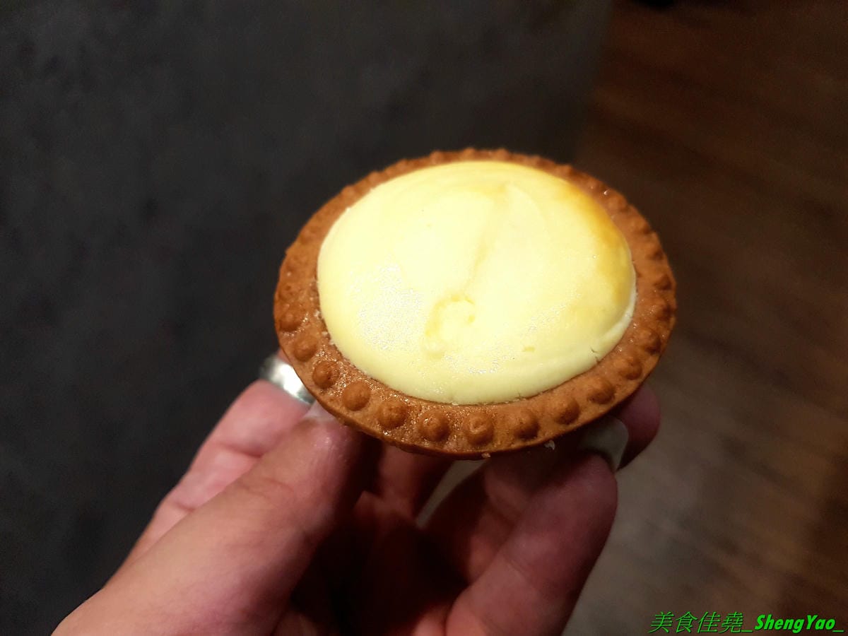 [台中龍井]MAGMA美格瑪半熟起司專賣 東海店 – 來自台南的知名甜點店,日本超夯熔岩起司塔在東海商圈也吃得到,另外店家還有賣王子神谷的舒芙蕾厚鬆餅,想吃他們家鬆餅不用特地到市區,東海商圈