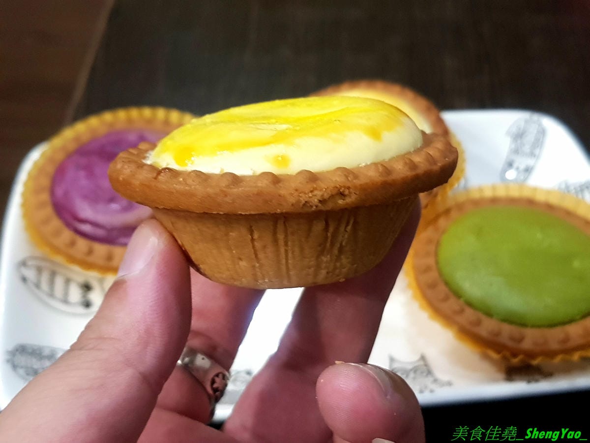 [台中龍井]MAGMA美格瑪半熟起司專賣 東海店 – 來自台南的知名甜點店,日本超夯熔岩起司塔在東海商圈也吃得到,另外店家還有賣王子神谷的舒芙蕾厚鬆餅,想吃他們家鬆餅不用特地到市區,東海商圈