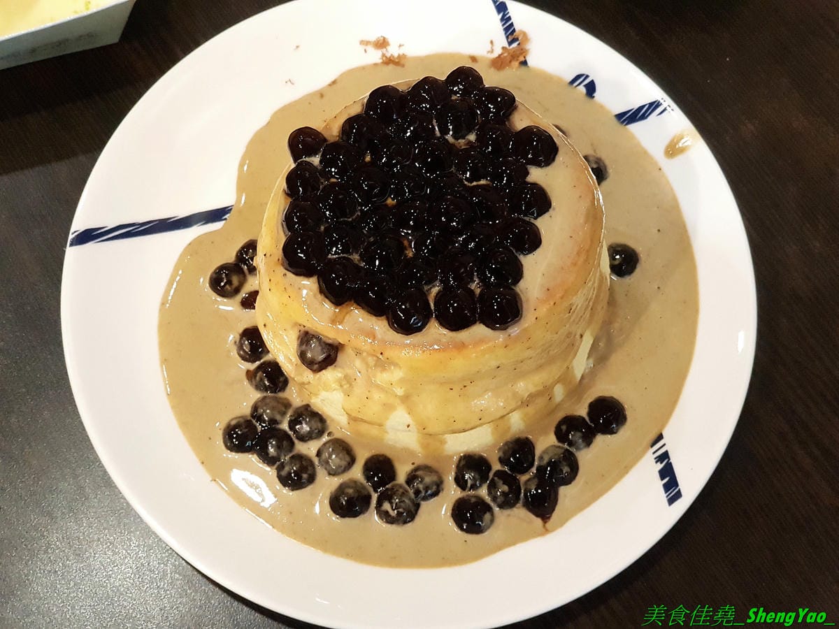 [台中龍井]MAGMA美格瑪半熟起司專賣 東海店 – 來自台南的知名甜點店,日本超夯熔岩起司塔在東海商圈也吃得到,另外店家還有賣王子神谷的舒芙蕾厚鬆餅,想吃他們家鬆餅不用特地到市區,東海商圈
