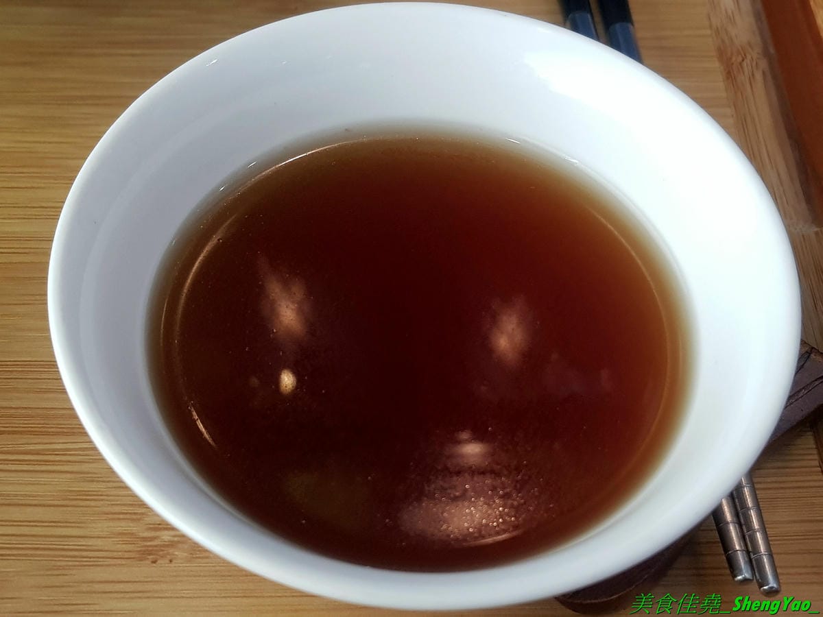 [台中龍井]艋飯 海南雞飯 – 來自屏東的人氣銅板美食,主打海南雞飯等多種異國料理,口味略帶驚奇感,還不錯,百元左右親民價位,連韓式部隊鍋都只要100元,店外有客運站牌,直接搭車來吃好方便。