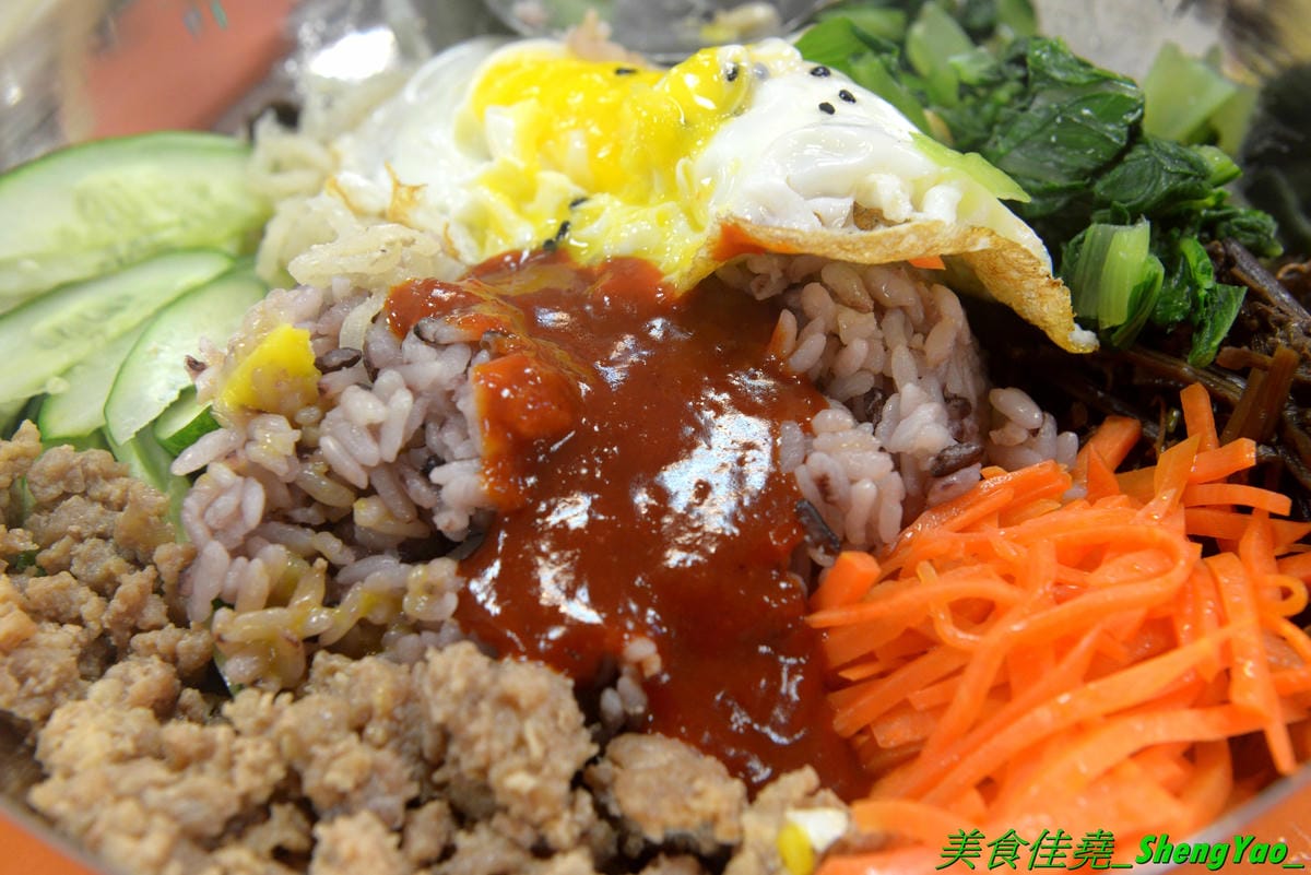 [基隆中正]Keelung Boy基隆少年韓式便當店 – 基隆超罕見的韓國家鄉料理便當店,主廚是韓國人,便當從主菜到配菜都非常用心,看起來精緻豐富且非常美味,份量充足,百元左右價位超親民,內用環境有