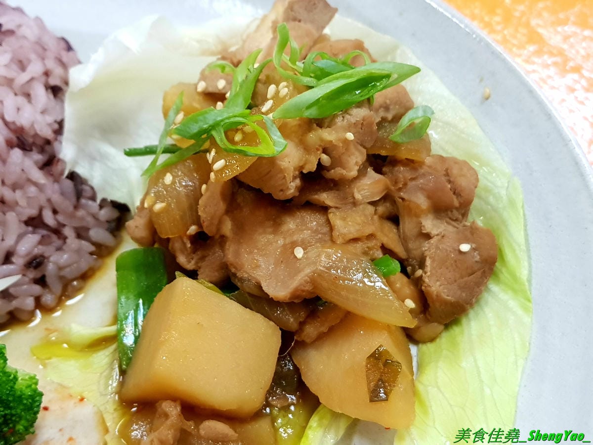 [基隆中正]Keelung Boy基隆少年韓式便當店 – 基隆超罕見的韓國家鄉料理便當店,主廚是韓國人,便當從主菜到配菜都非常用心,看起來精緻豐富且非常美味,份量充足,百元左右價位超親民,內用環境有