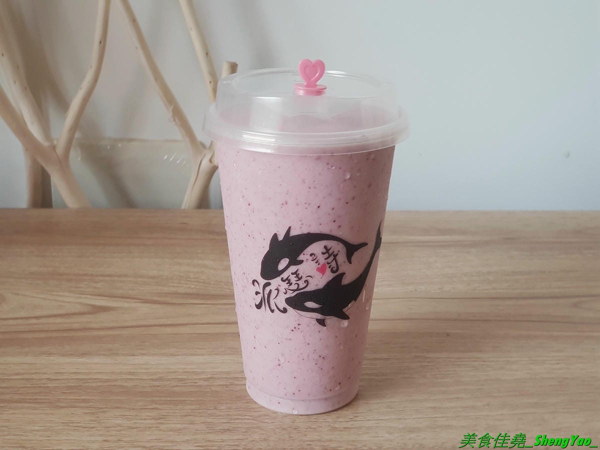 [台中北屯]派瑟詩 – 台中新開的自創品牌手搖飲料店,小清新網美風,側邊還有網美拍照區,飲品大推果汁,少見多種類的綜合果汁,好喝又健康,闆娘美美的好親切。