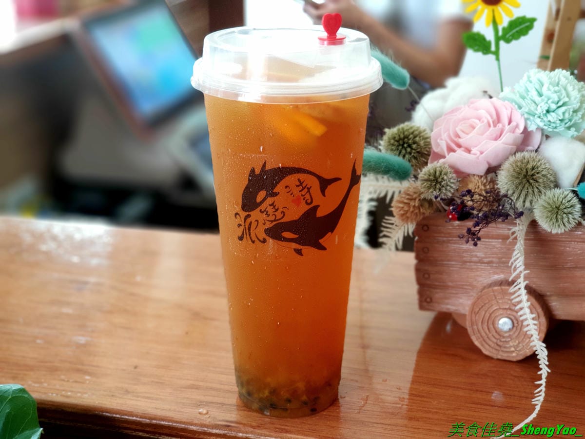 [台中北屯]派瑟詩 – 台中新開的自創品牌手搖飲料店,小清新網美風,側邊還有網美拍照區,飲品大推果汁,少見多種類的綜合果汁,好喝又健康,闆娘美美的好親切。