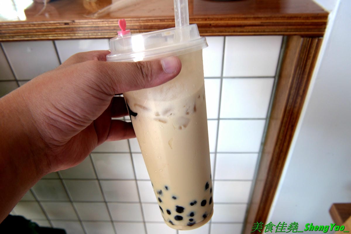 [台中北屯]派瑟詩 – 台中新開的自創品牌手搖飲料店,小清新網美風,側邊還有網美拍照區,飲品大推果汁,少見多種類的綜合果汁,好喝又健康,闆娘美美的好親切。