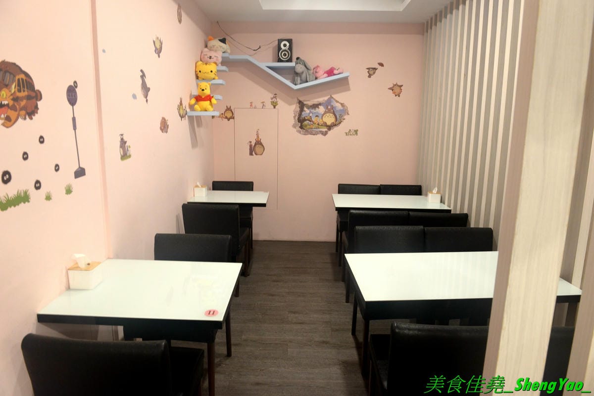 [台中清水]喵匠義式麵坊 清水店2019 – 海線清水聚餐餐廳,以貓咪為主題的可愛風裝潢,餐點種類選擇多,平價大份量,內用飲料無限暢飲,新推出的椰香綠咖哩口味系列和雙人焗烤海陸派對都很有特色
