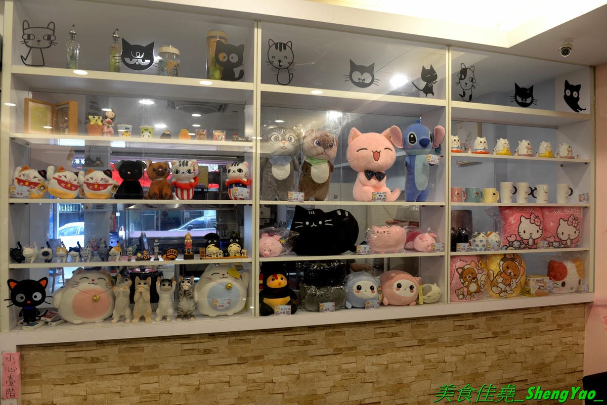 [台中清水]喵匠義式麵坊 清水店2019 – 海線清水聚餐餐廳,以貓咪為主題的可愛風裝潢,餐點種類選擇多,平價大份量,內用飲料無限暢飲,新推出的椰香綠咖哩口味系列和雙人焗烤海陸派對都很有特色