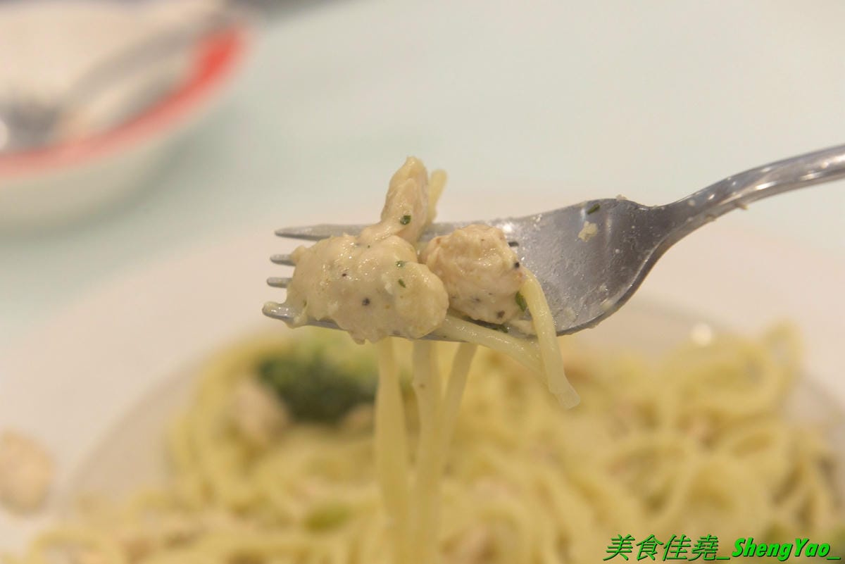 [台中清水]喵匠義式麵坊 清水店2019 – 海線清水聚餐餐廳,以貓咪為主題的可愛風裝潢,餐點種類選擇多,平價大份量,內用飲料無限暢飲,新推出的椰香綠咖哩口味系列和雙人焗烤海陸派對都很有特色