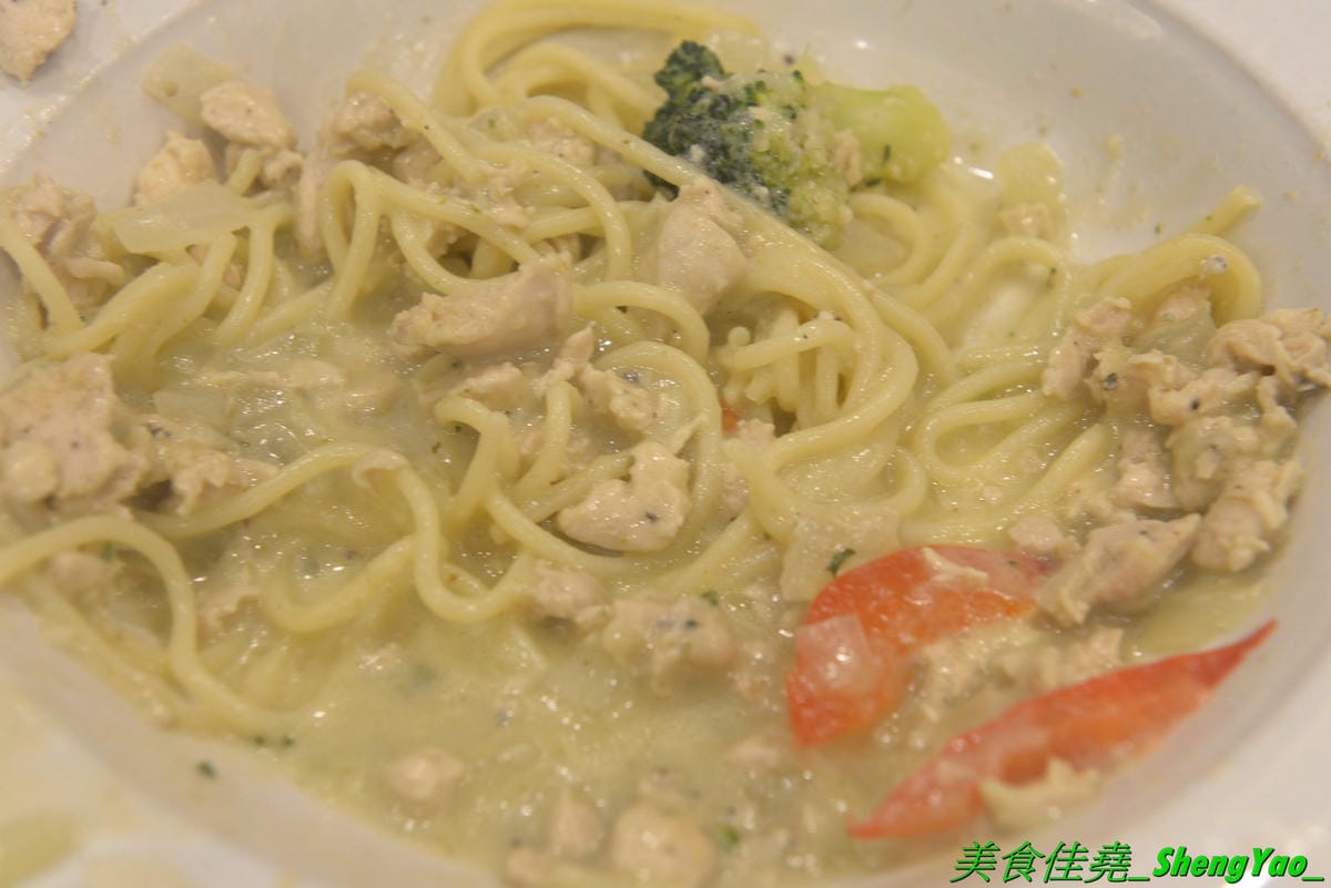 [台中清水]喵匠義式麵坊 清水店2019 – 海線清水聚餐餐廳,以貓咪為主題的可愛風裝潢,餐點種類選擇多,平價大份量,內用飲料無限暢飲,新推出的椰香綠咖哩口味系列和雙人焗烤海陸派對都很有特色