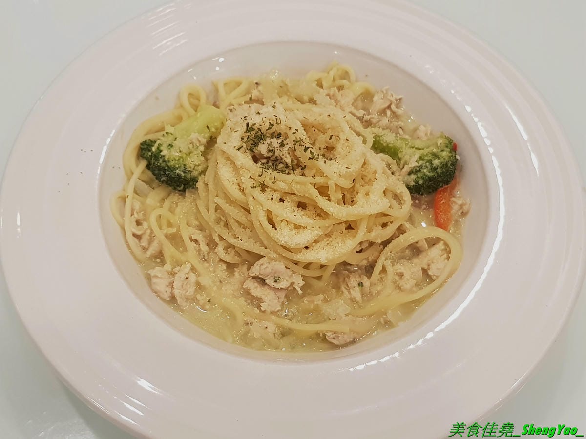 [台中清水]喵匠義式麵坊 清水店2019 – 海線清水聚餐餐廳,以貓咪為主題的可愛風裝潢,餐點種類選擇多,平價大份量,內用飲料無限暢飲,新推出的椰香綠咖哩口味系列和雙人焗烤海陸派對都很有特色