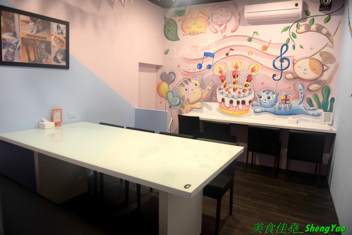 [台中清水]喵匠義式麵坊 清水店2019 – 海線清水聚餐餐廳,以貓咪為主題的可愛風裝潢,餐點種類選擇多,平價大份量,內用飲料無限暢飲,新推出的椰香綠咖哩口味系列和雙人焗烤海陸派對都很有特色
